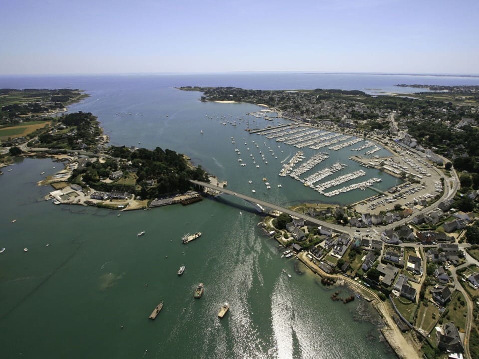 Table, Plant, Cloud, Sky, Building, Property, Tableware, Chair, Interior Design, Outdoor Furniture