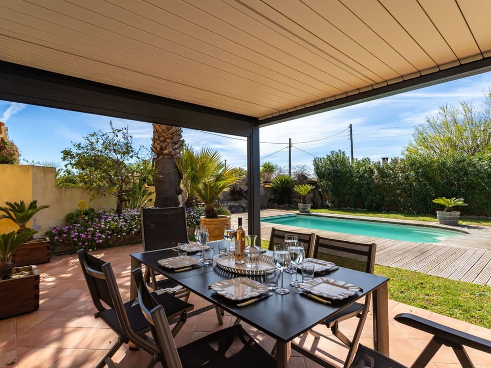 Table, Furniture, Water, Property, Sky, Building, Cloud, Chair, Outdoor Table, Outdoor Furniture
