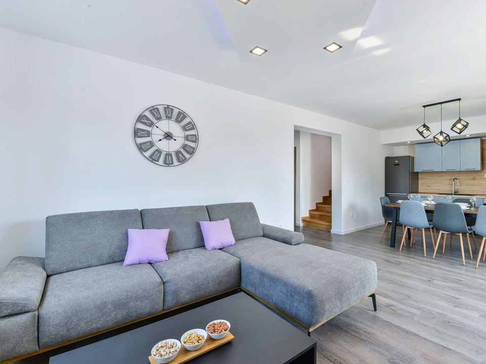 Table, Furniture, Water, Property, Sky, Building, Cloud, Chair, Outdoor Table, Outdoor Furniture