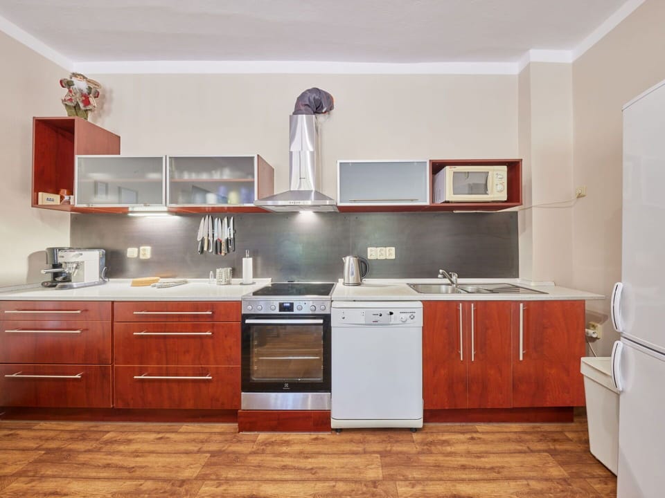 Brown, Cabinetry, Countertop, Property, Sink, Furniture, Kitchen, Drawer, Wood, Kitchen Sink