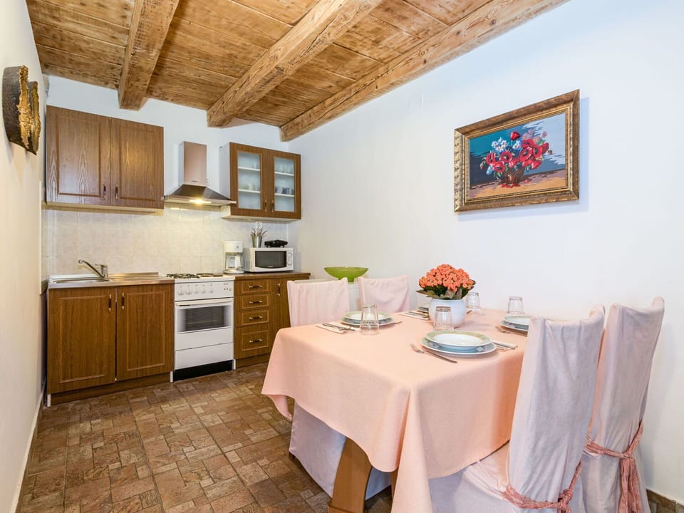 Cloud, Sky, Building, Urban Design, Neighbourhood, Plant, Condominium, Tower Block, Residential Area, Facade