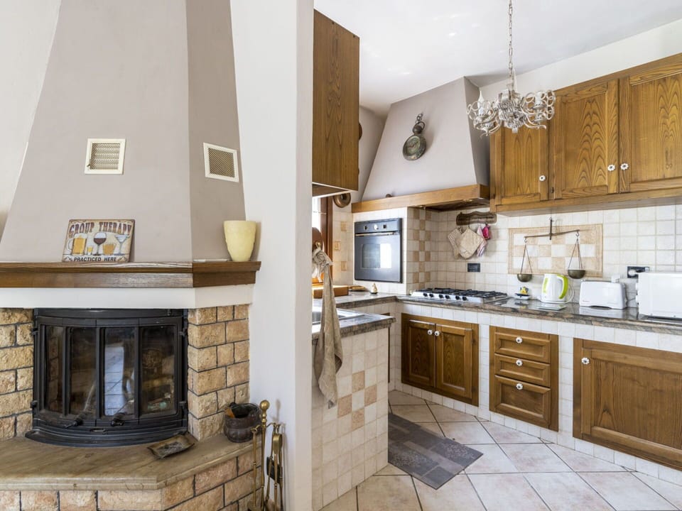 Cloud, Sky, Building, Urban Design, Neighbourhood, Plant, Condominium, Tower Block, Residential Area, Facade