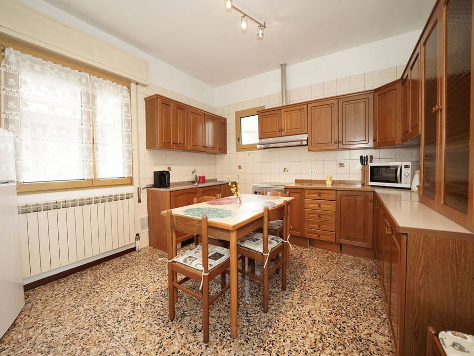 Cloud, Sky, Building, Urban Design, Neighbourhood, Plant, Condominium, Tower Block, Residential Area, Facade