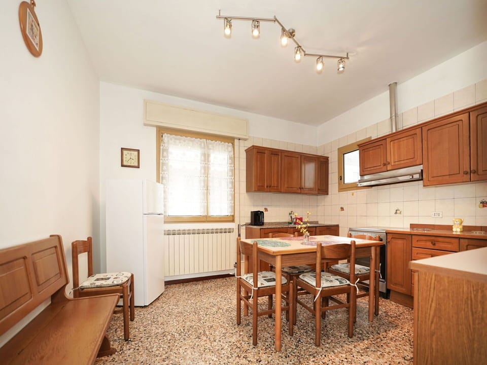 Cloud, Sky, Building, Urban Design, Neighbourhood, Plant, Condominium, Tower Block, Residential Area, Facade