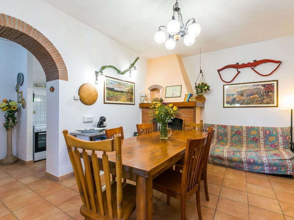 Cloud, Sky, Building, Urban Design, Neighbourhood, Plant, Condominium, Tower Block, Residential Area, Facade