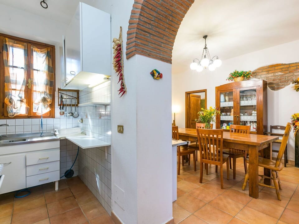 Cloud, Sky, Building, Urban Design, Neighbourhood, Plant, Condominium, Tower Block, Residential Area, Facade