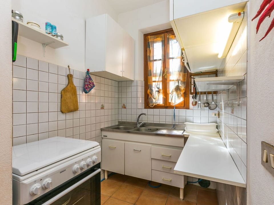 Cloud, Sky, Building, Urban Design, Neighbourhood, Plant, Condominium, Tower Block, Residential Area, Facade