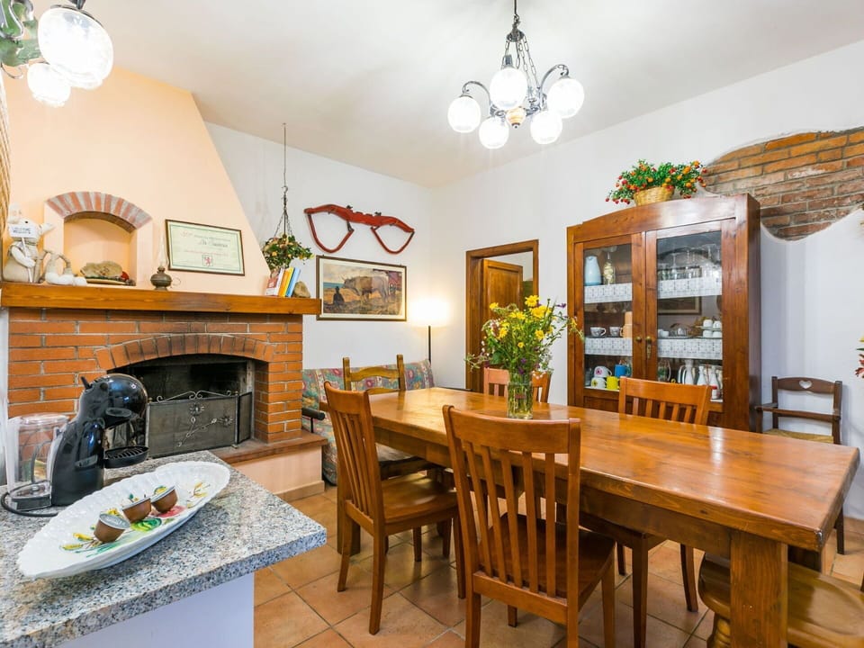 Cloud, Sky, Building, Urban Design, Neighbourhood, Plant, Condominium, Tower Block, Residential Area, Facade