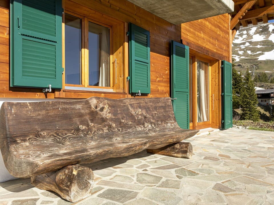 Property, Building, Window, Plant, Wood, Shade, Floor, Trunk, Flooring, Siding
