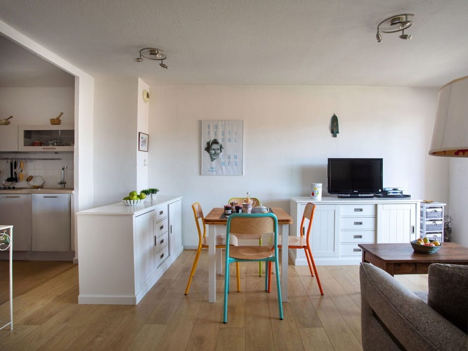 Furniture, Table, Wood, Lighting, Interior Design, Houseplant, Living Room, Flooring, Drawer