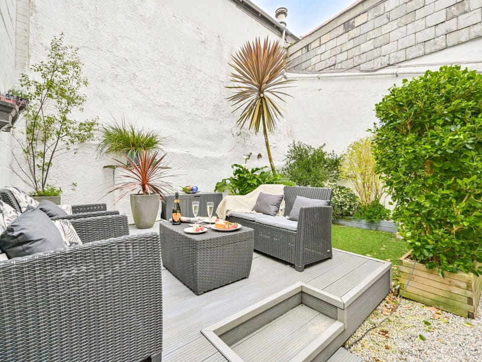 Sky, Building, Property, Water, Plant, Azure, Swimming Pool, Architecture, Tree, Condominium