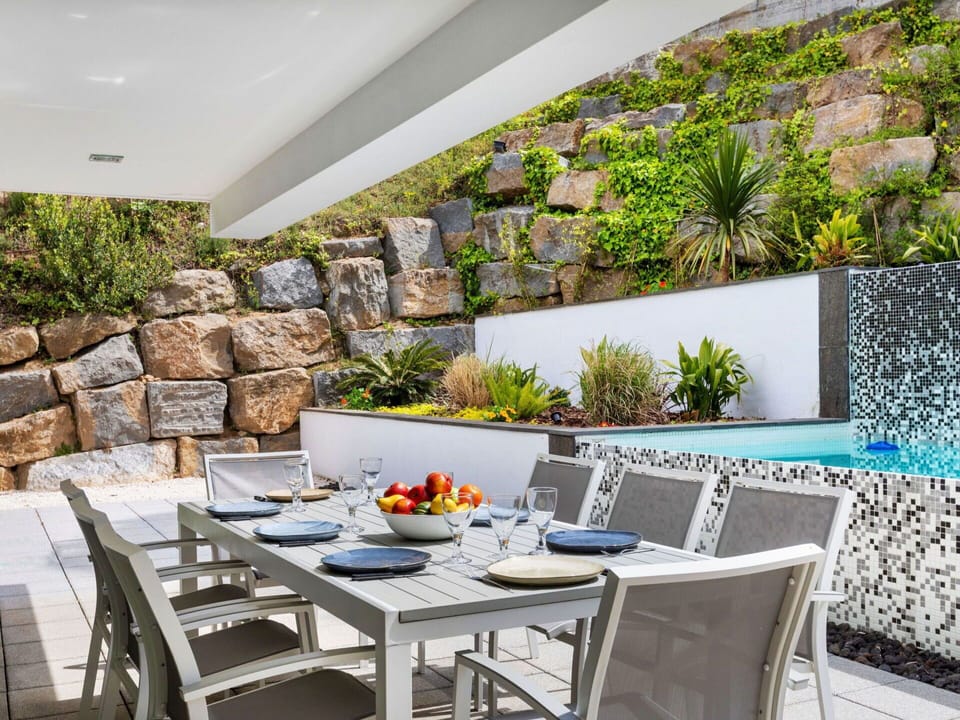 Table, Furniture, Property, Nature, Plant, Interior Design, Lighting, Architecture, Chair, Outdoor Furniture