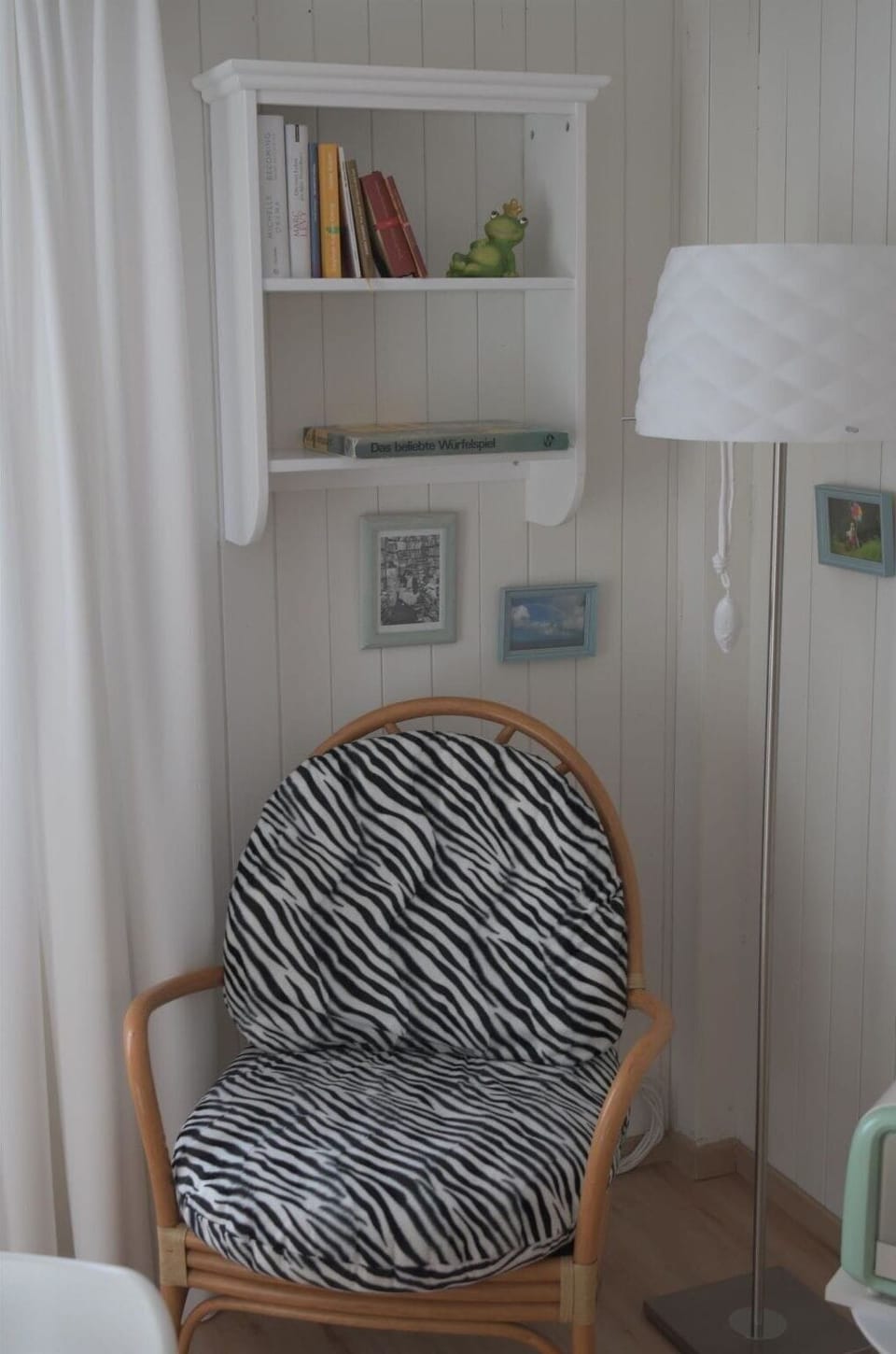 Snow, Building, Window, Freezing, House, Slope, Real Estate, Wood, Geological Phenomenon, Tree