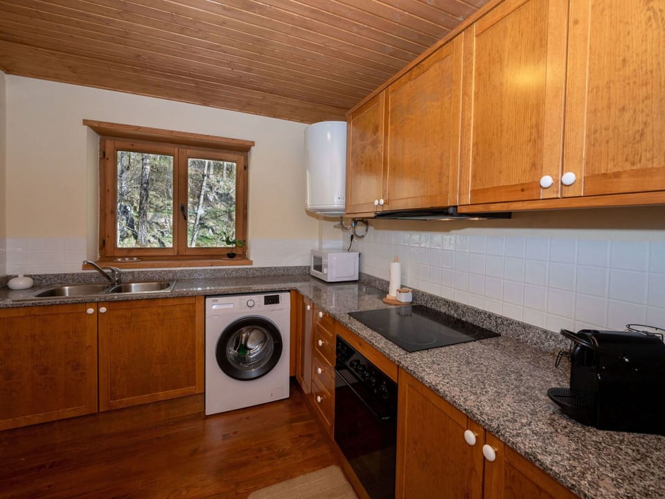 Brown, Cabinetry, Countertop, Property, Kitchen Sink, Sink, Wood, Kitchen, Tap, Kitchen Stove