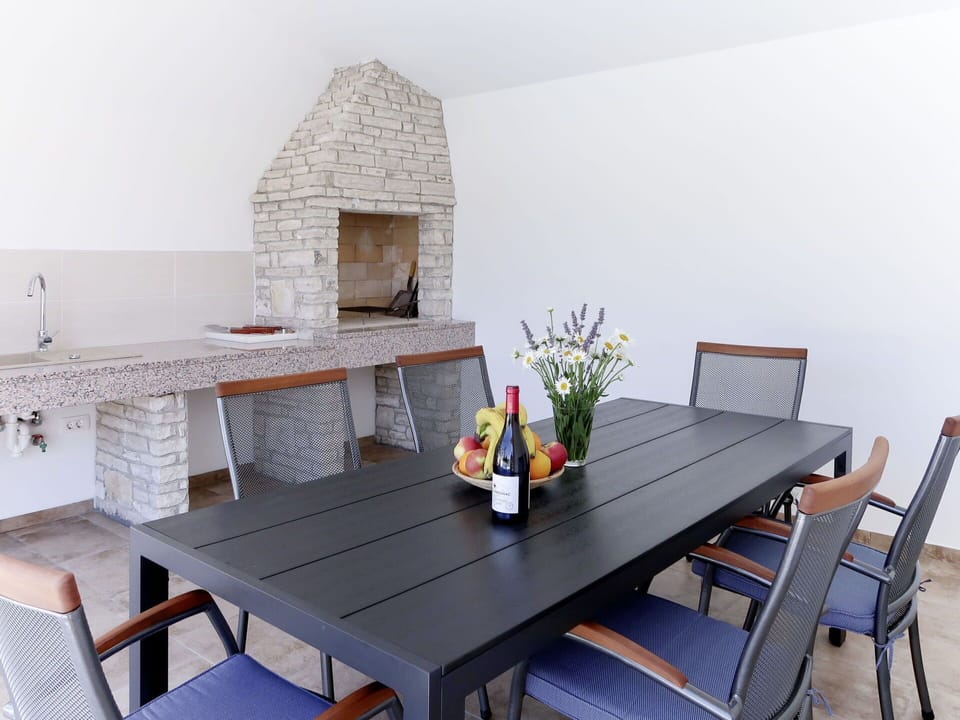 Table, Furniture, Property, Chair, Wood, Interior Design, Rectangle, Flower, Plant