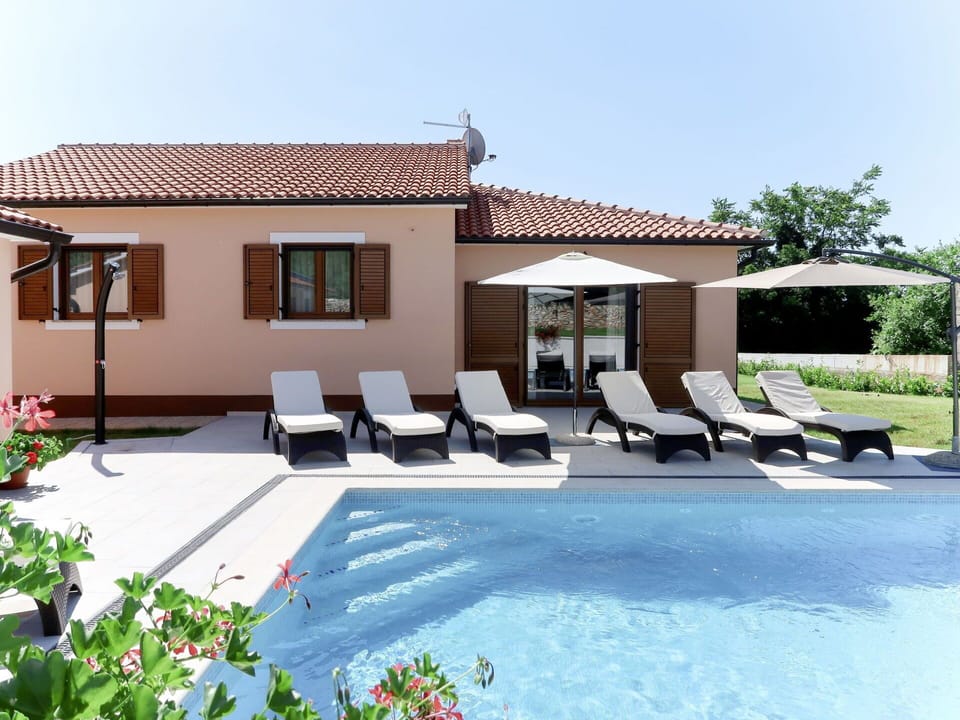 Plant, Building, Property, Sky, Window, Tree, Shade, House, Chair, Swimming Pool