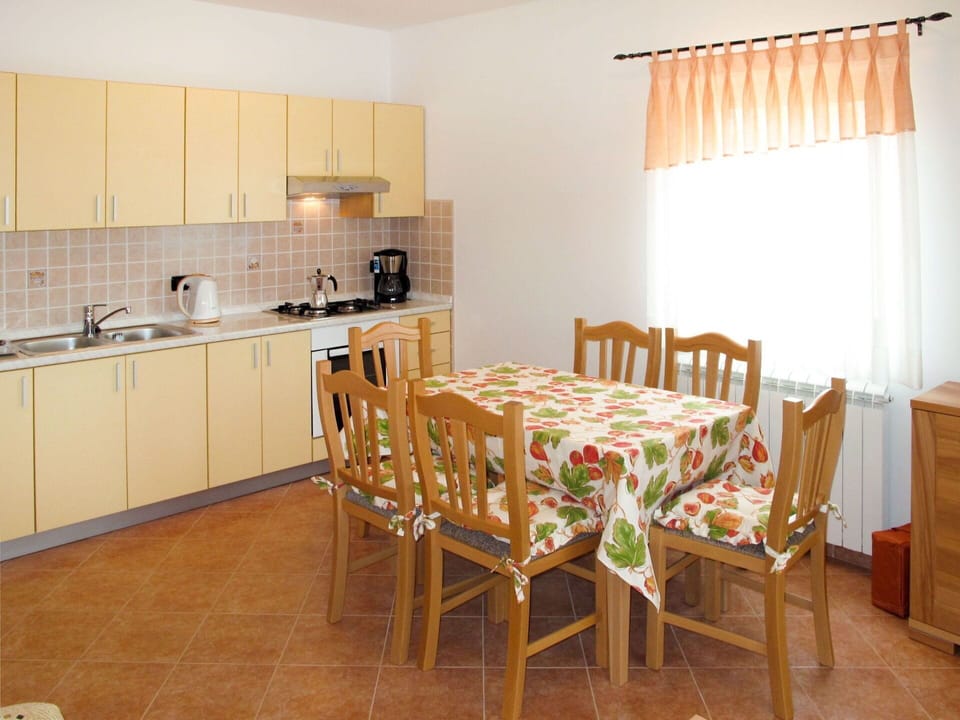 Furniture, Kitchen Sink, Cabinetry, Countertop, Chair, Tap, Sink, Lighting, Table, Wood