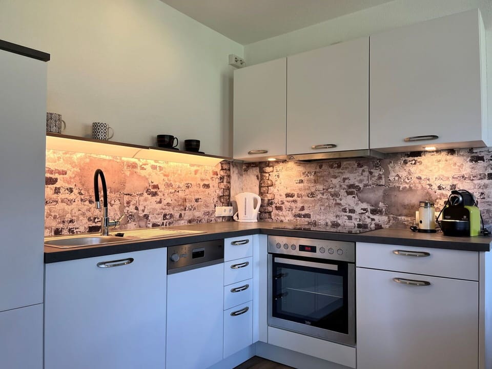 Countertop, Cabinetry, Home Appliance, Kitchen Stove, Kitchen Appliance, Kitchen, Wood, Stove, Major Appliance, Gas Stove