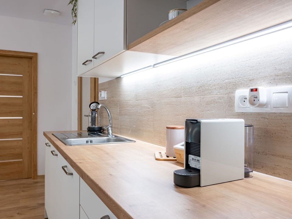 Cabinetry, Countertop, Furniture, Building, Property, Kitchen Sink, Tap, Sink, Wood, Kitchen