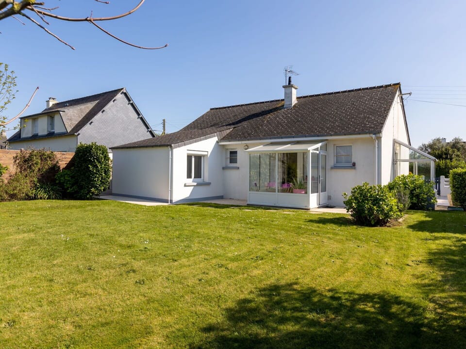 Plant, Property, Building, Natural Landscape, Tree, Land Lot, House, Cottage, Landscape, Residential Area