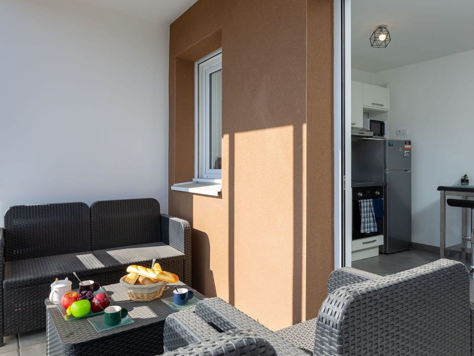 Plant, Property, Building, Natural Landscape, Tree, Land Lot, House, Cottage, Landscape, Residential Area