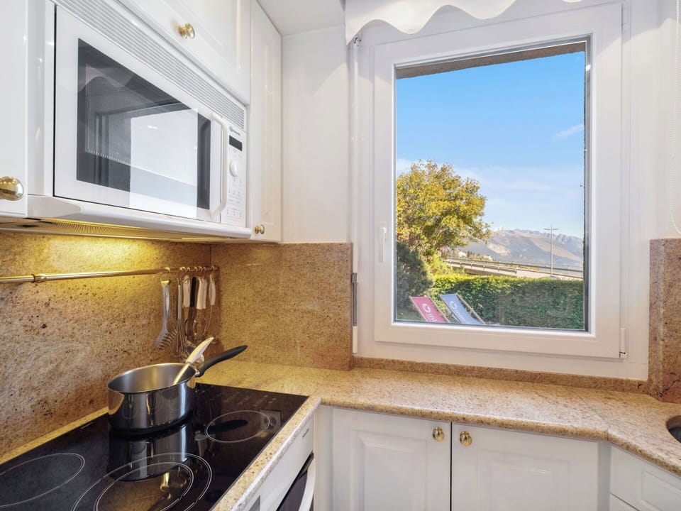 Kitchen, Major Appliance, Kitchen Appliance, Countertop, Interior Design, Tap, Home Appliance, Home, Cabinetry, Kitchen Sink
