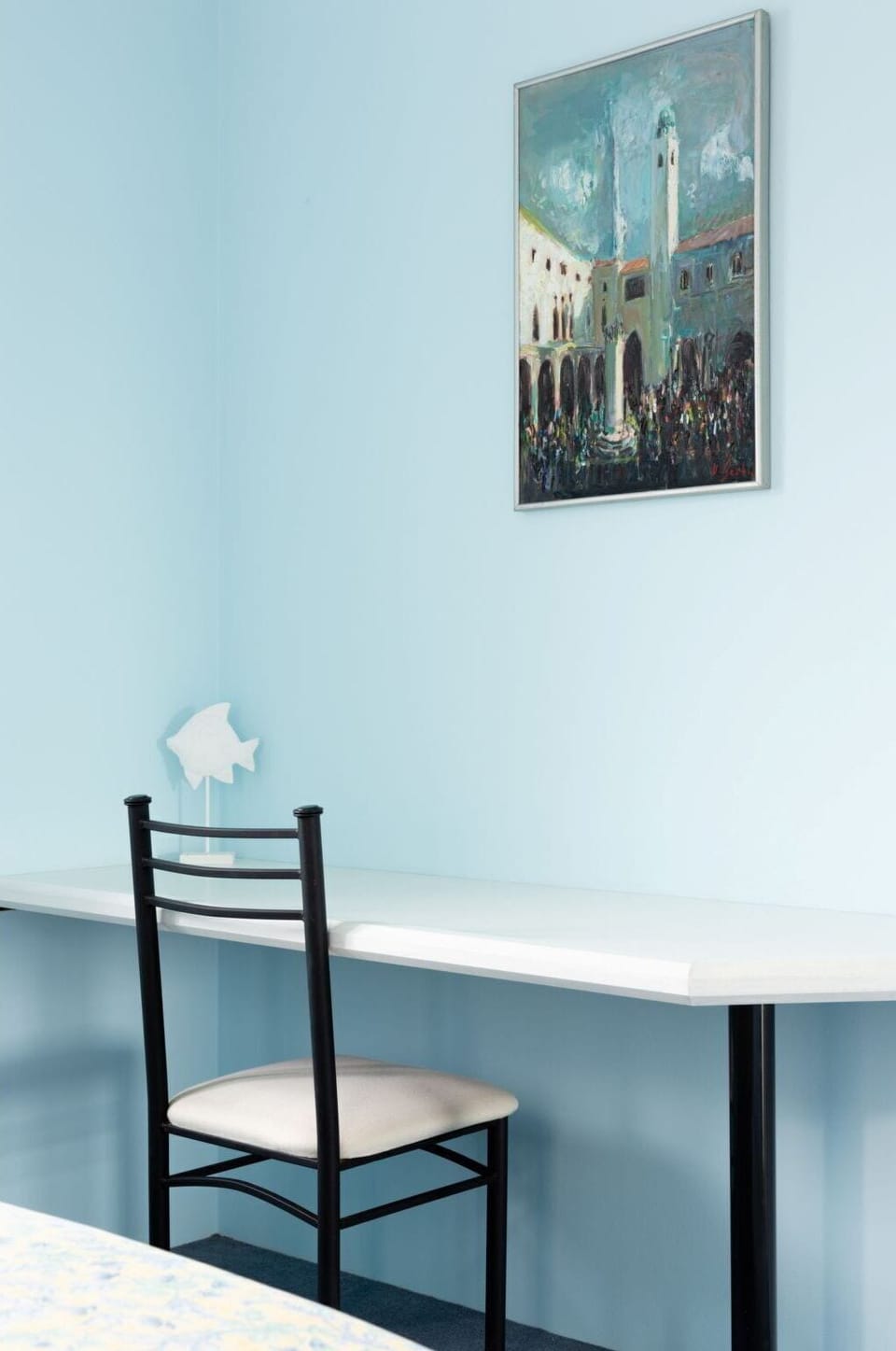 Sky, Building, Table, Window, Outdoor Furniture, Urban Design, Wood, Shade, Condominium, House