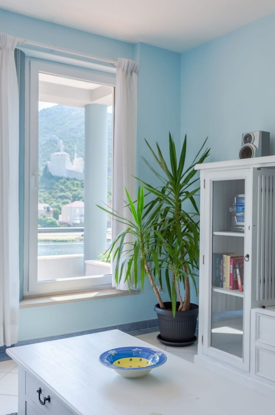 Sky, Building, Table, Window, Outdoor Furniture, Urban Design, Wood, Shade, Condominium, House