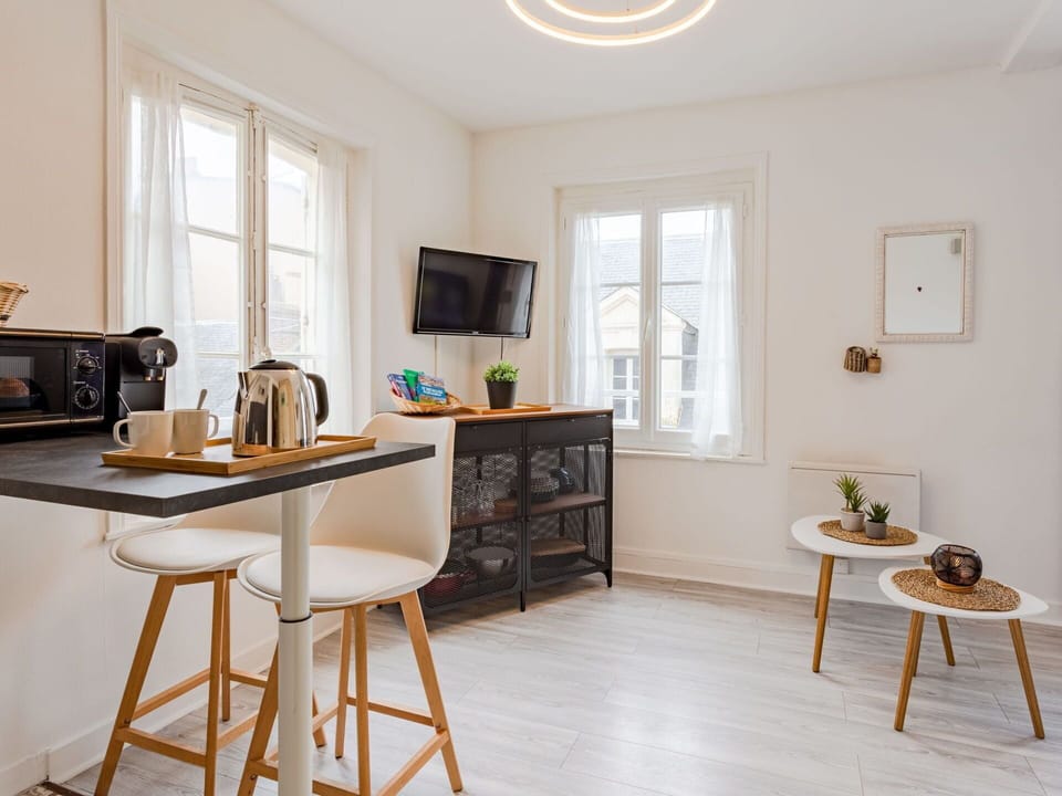 Table, Property, Furniture, Sky, Plant, Building, Chair, Azure, Cloud, Shade