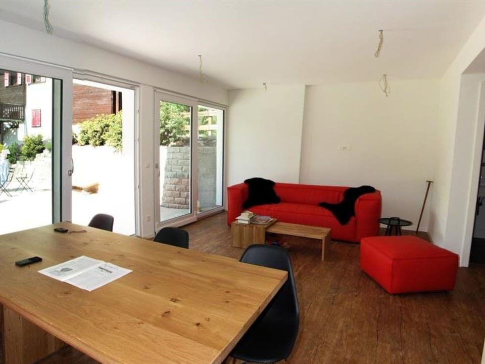 Table, Furniture, Property, Plant, Couch, Wood, Comfort, Flooring, Chair, Floor
