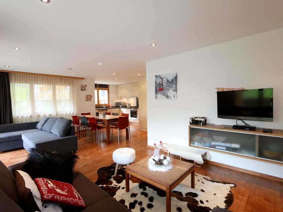 Table, Furniture, Property, Building, Couch, Wood, Interior Design, Living Room, Lighting, Flooring