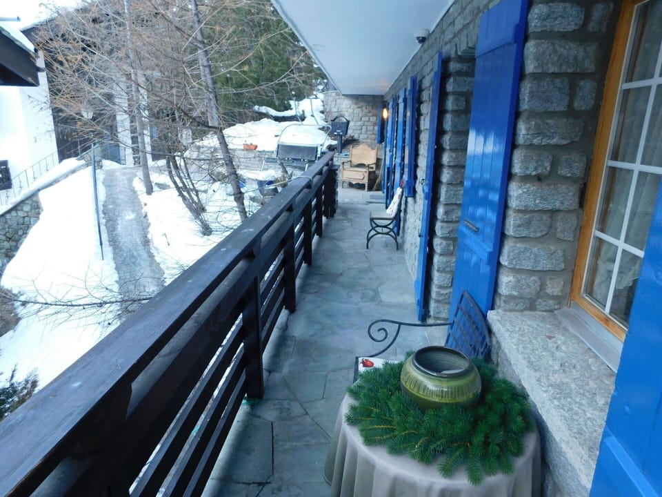 Building, Blue, Tree, Plant, House, Snow, Slope, Freezing, City, Facade