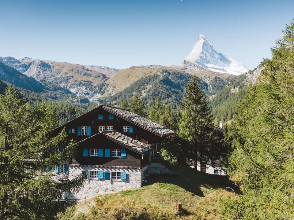 Sky, Mountain, Plant, Building, Natural Landscape, Highland, House, Tree, Slope, Landscape