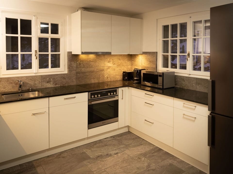 Countertop, Cabinetry, Sink, Property, Kitchen Sink, Tap, Building, Kitchen Stove, Wood, Kitchen