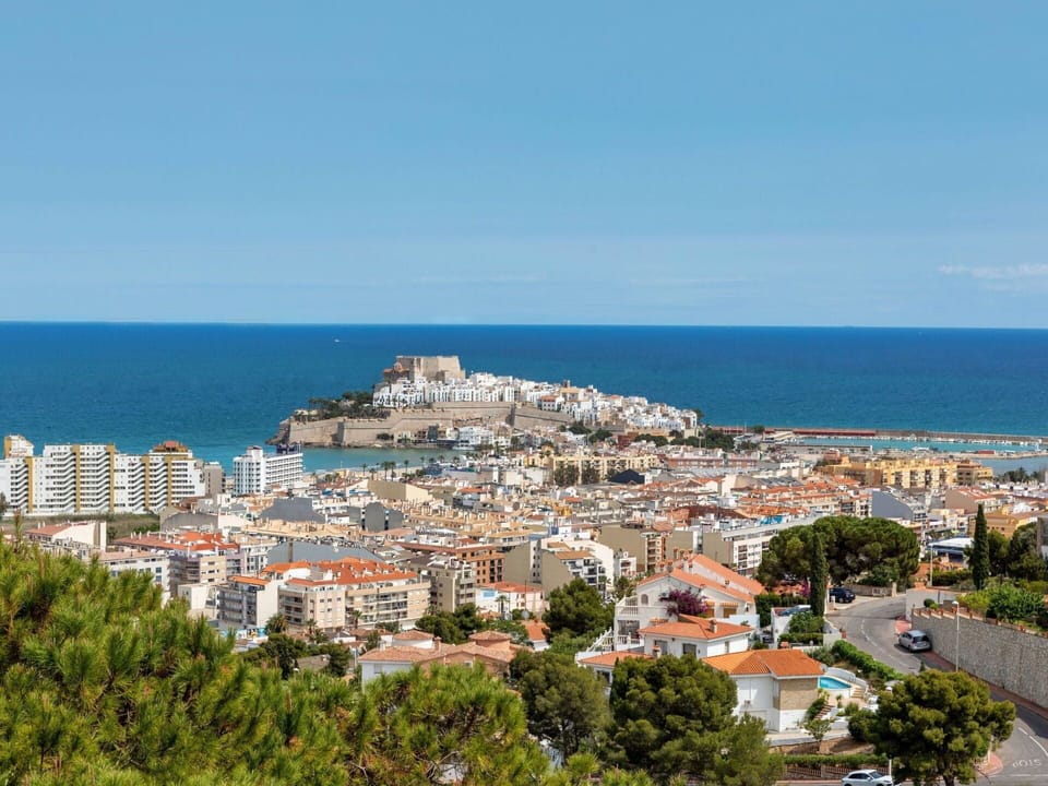 Sky, Water, Building, Azure, Tree, Vegetation, Coastal And Oceanic Landforms, Urban Design, Landscape, Residential Area