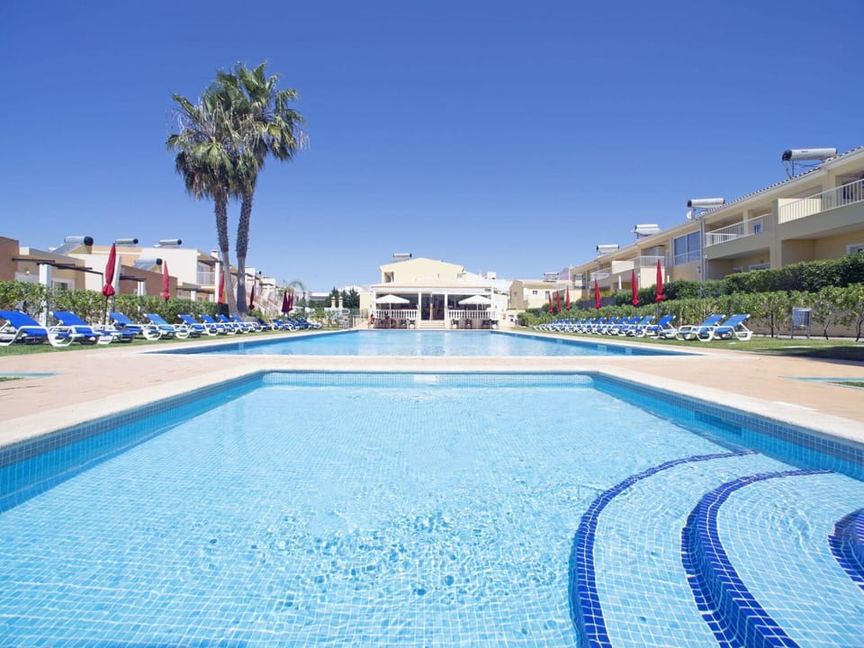 Water, Sky, Daytime, Building, Swimming Pool, Azure, Plant, Leisure, Tree
