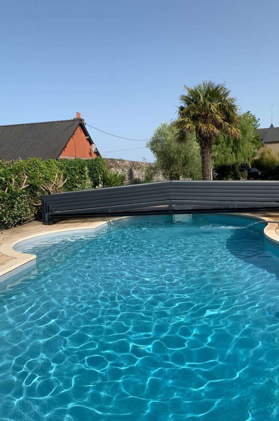 Cloud, Plant, Sky, Property, Building, Window, Tree, Land Lot, Table, House
