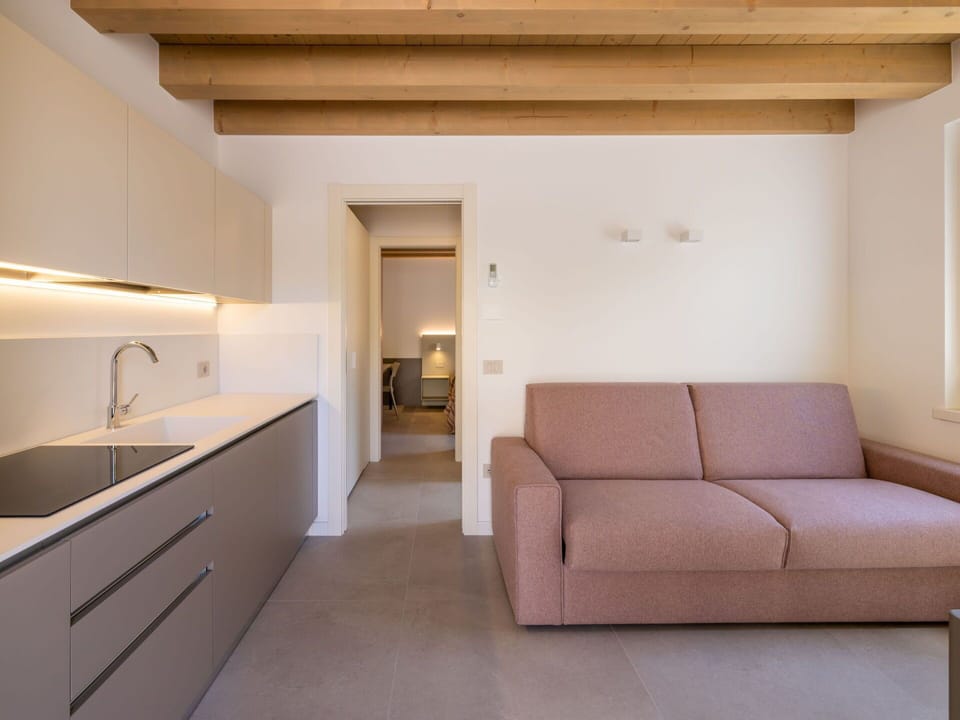 Tap, Sink, Cabinetry, Property, Plumbing Fixture, Countertop, Furniture, Couch, Wood, Comfort