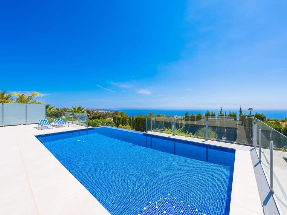 Water, Plant, Building, Sky, Daytime, Property, Blue, Azure, Swimming Pool, Skyscraper