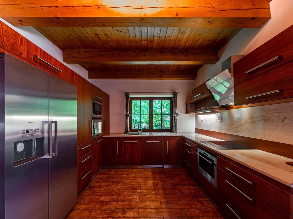 Cabinetry, Property, Furniture, Window, Kitchen, Wood, Building, Architecture, Interior Design, Countertop
