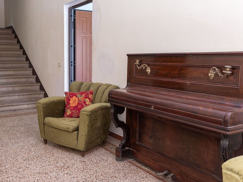 Furniture, Couch, Wood, Comfort, Interior Design, Building, Floor