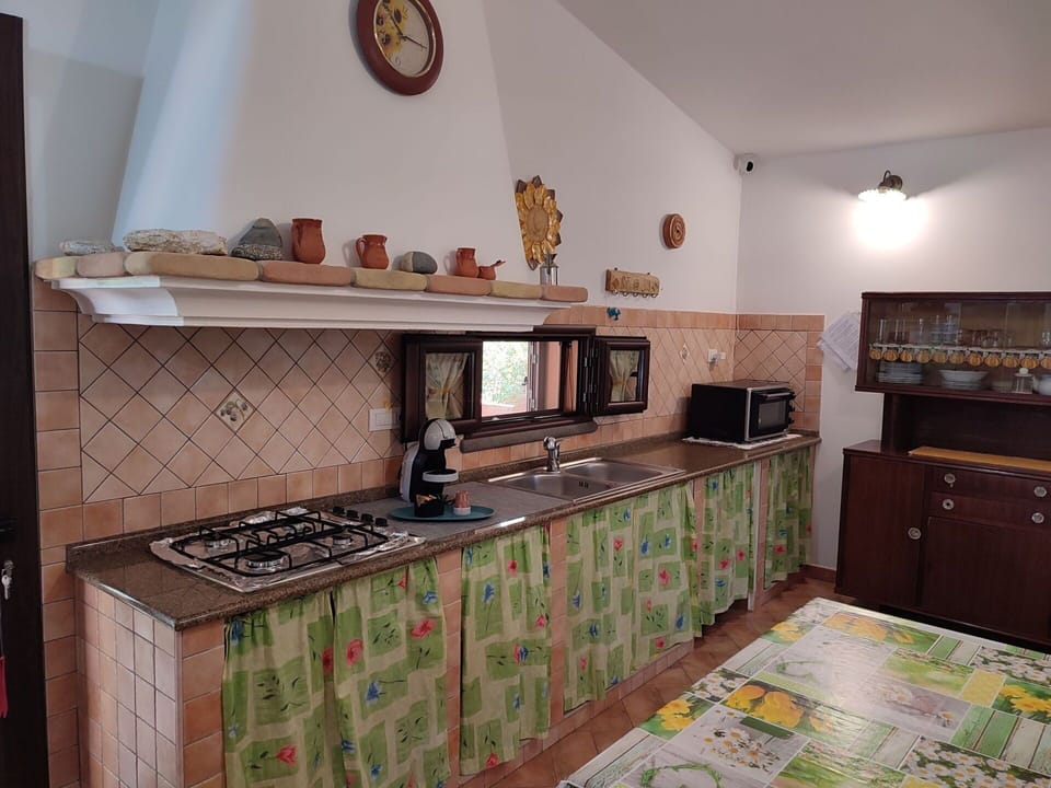 Cabinetry, Countertop, Property, Kitchen, Wood, Kitchen Stove, Interior Design, Home Appliance, Gas Stove, Flooring