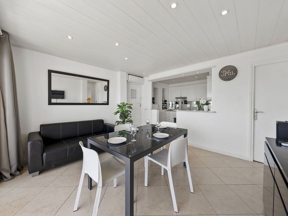 Table, Furniture, Plant, Sky, Property, Chair, Building, Cloud, Interior Design, Tableware