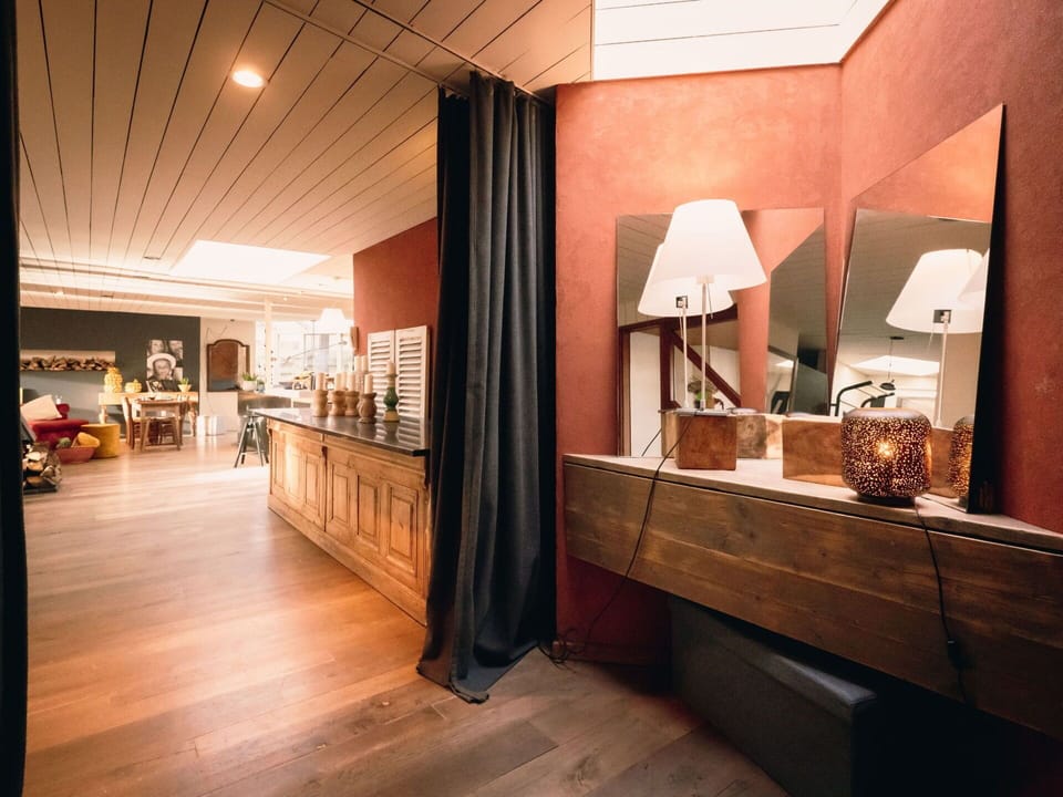 Building, Wood, Lighting, Interior Design, Architecture, Floor, Flooring, Hardwood, Comfort, Lamp