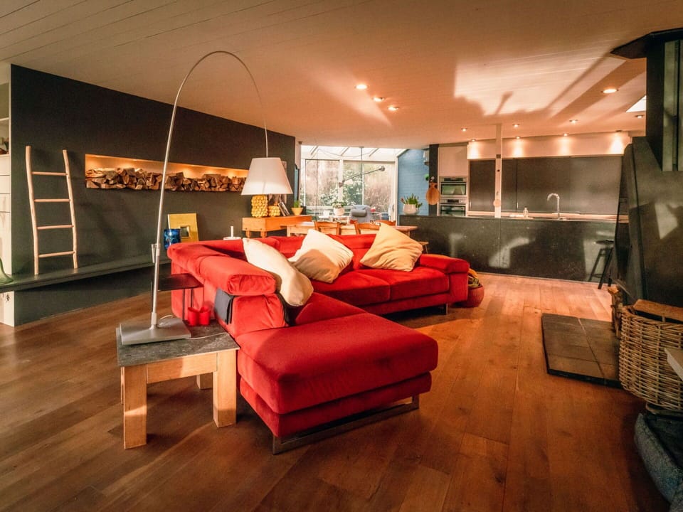 Property, Furniture, Couch, Comfort, Decoration, Wood, Orange, Interior Design, Flooring, Living Room