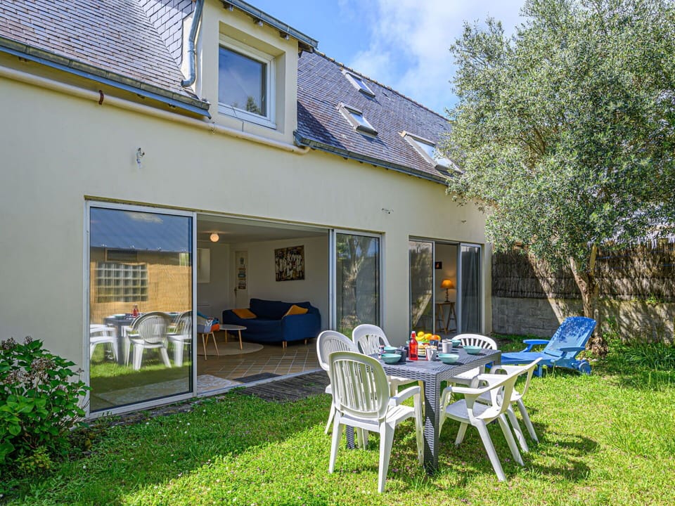 Plant, Property, Window, Furniture, Building, Table, Chair, Shade, Sky, Outdoor Furniture