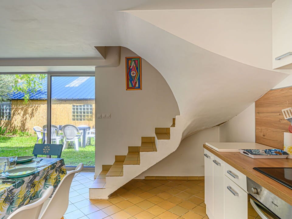 Cabinetry, Furniture, Plant, Wood, Shade, Building, Drawer, Flooring, Real Estate