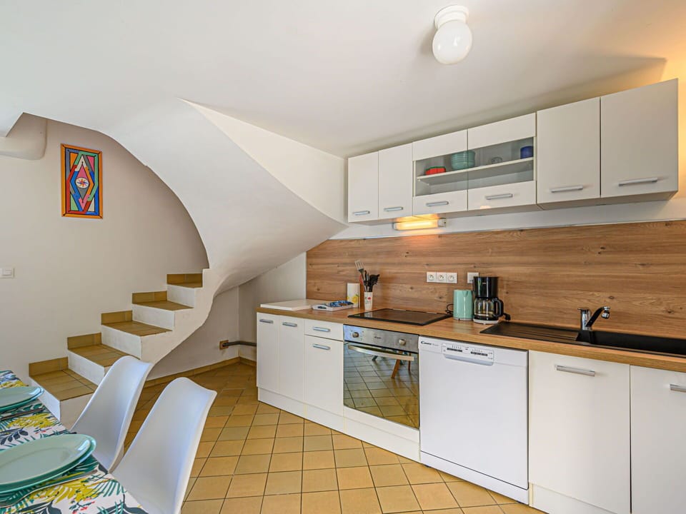 Cabinetry, Building, Sink, Tap, House, Wood, Kitchen Sink, Interior Design, Flooring, Countertop