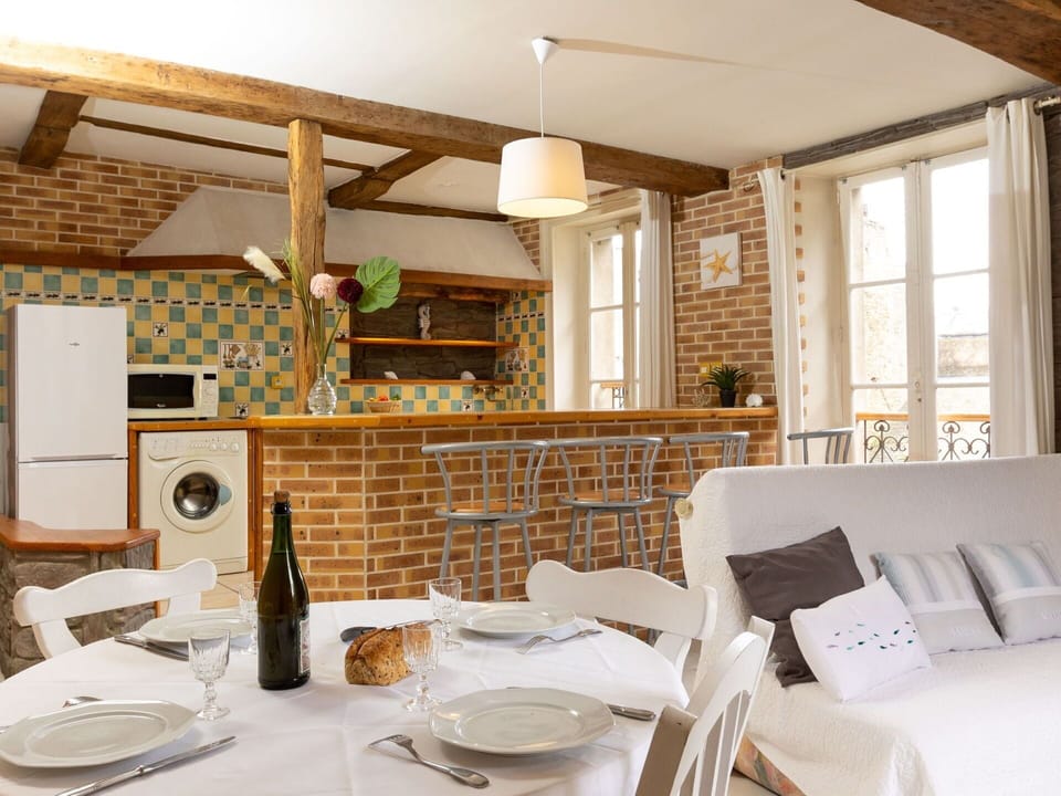 Water, Sky, Property, Blue, Swimming Pool, Azure, Building, Shade, Composite Material, Leisure