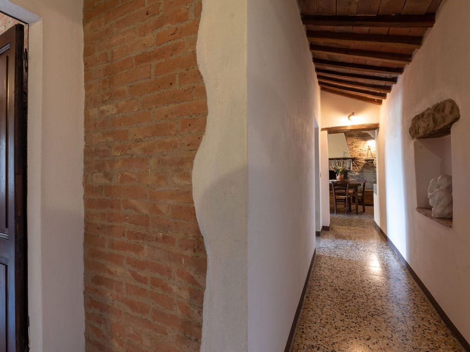 Wood, Flooring, Floor, Hardwood, Composite Material, Art, Building, Ceiling, Plaster